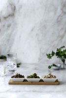 Serviertablett mit 3 Porzellanschälchen, quadratisch